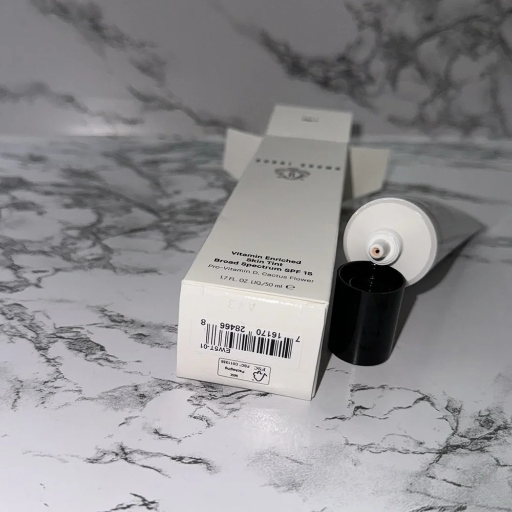 NWT Bobbi Brown vitamin enriched skin tint: Fair 1 Never used Still in box
